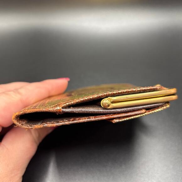 Vintage Brown Leather Bifold Wallet with Coin Purse Section with Gold Accents - Picture 3 of 9